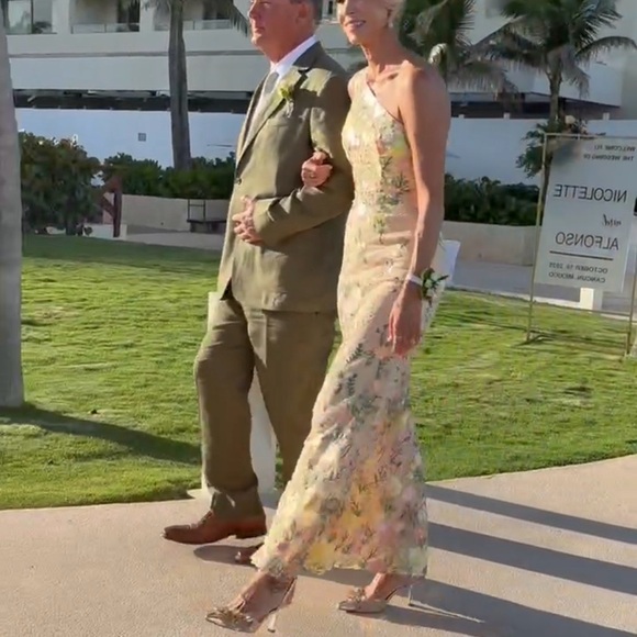 MacDuggal Formal Stunner - Picture 6 of 17